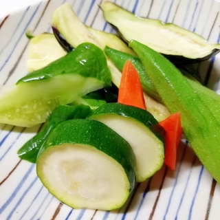 漬け汁を作ってポイポイいれて、夏野菜の漬物